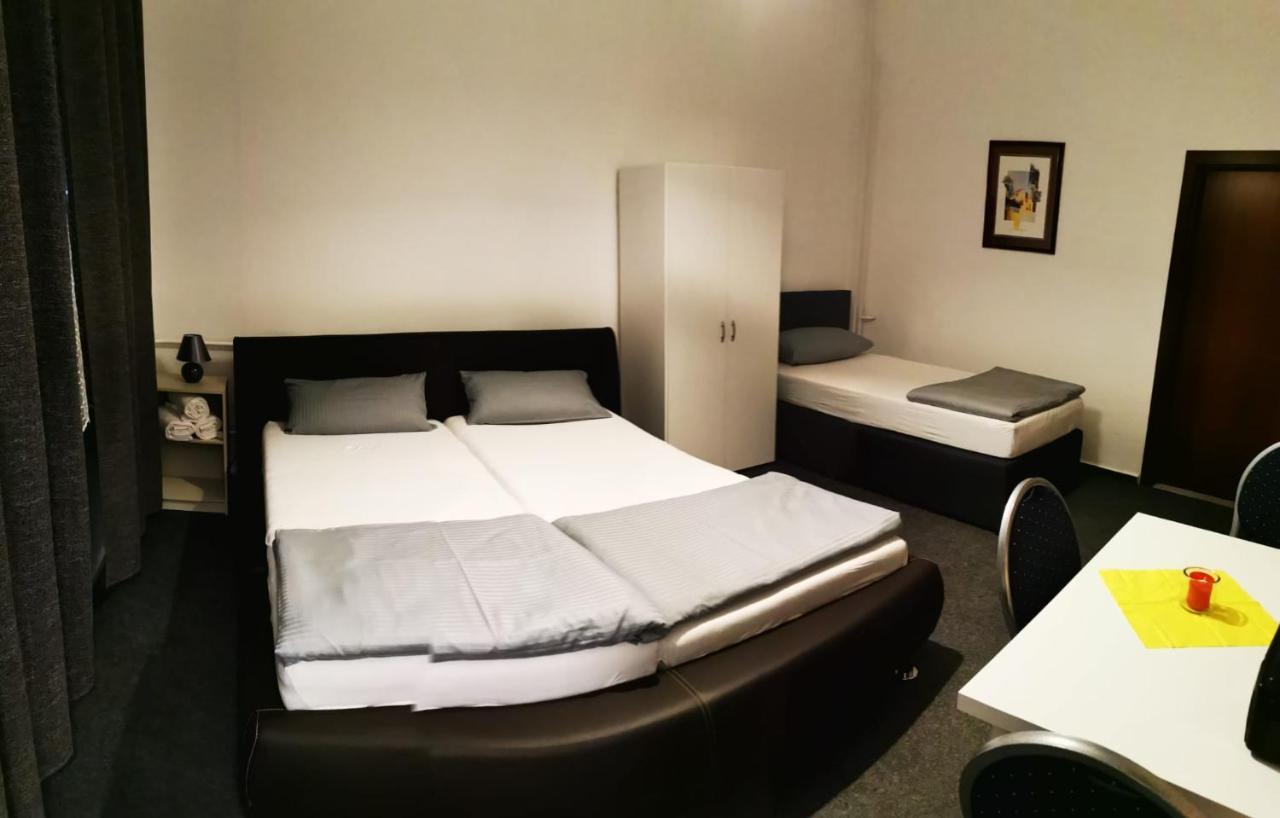 Pension - A2 Rothensee / Magdeburgo Esterno foto